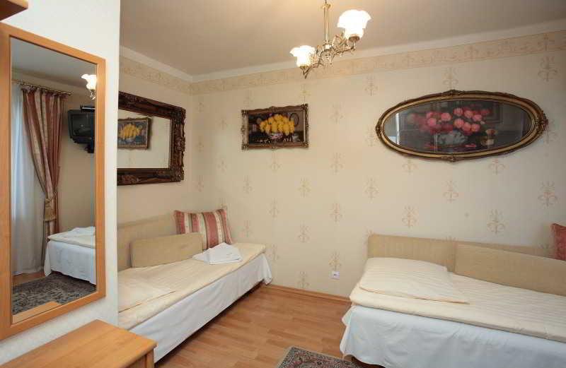 Florian Budget Hostel *